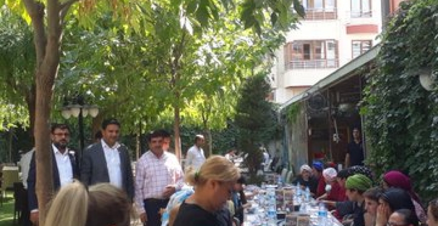 Başkan Ağan, Karaköprü  Engelsiz  Yaşam Rehebilitasyon Merkezi Yöneticileri Ve Hastaları  ile Yemekte Buluştu.